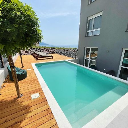 Cozy Seaside Apartment With Pool & Terrace Split Bagian luar foto