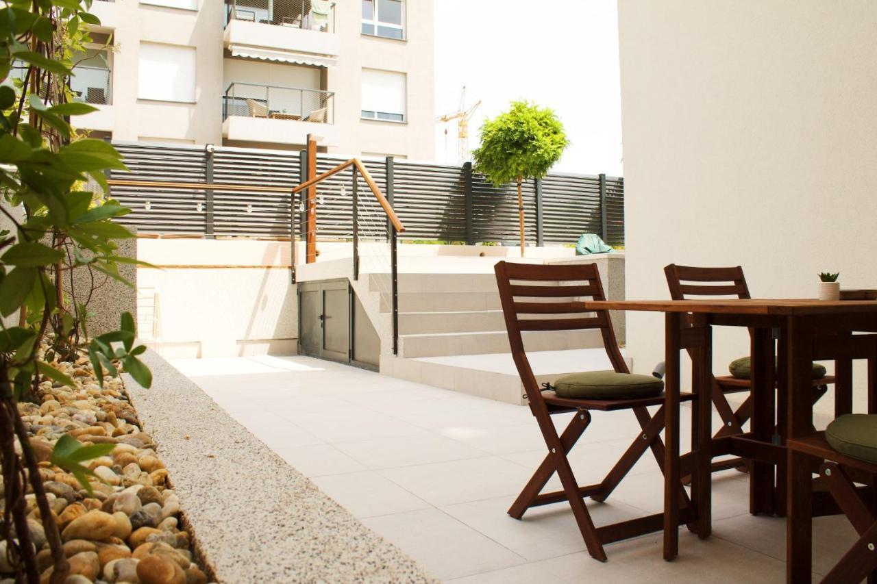 Cozy Seaside Apartment With Pool & Terrace Split Bagian luar foto