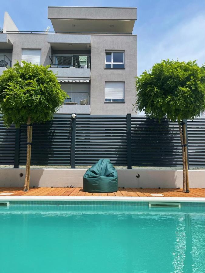 Cozy Seaside Apartment With Pool & Terrace Split Bagian luar foto