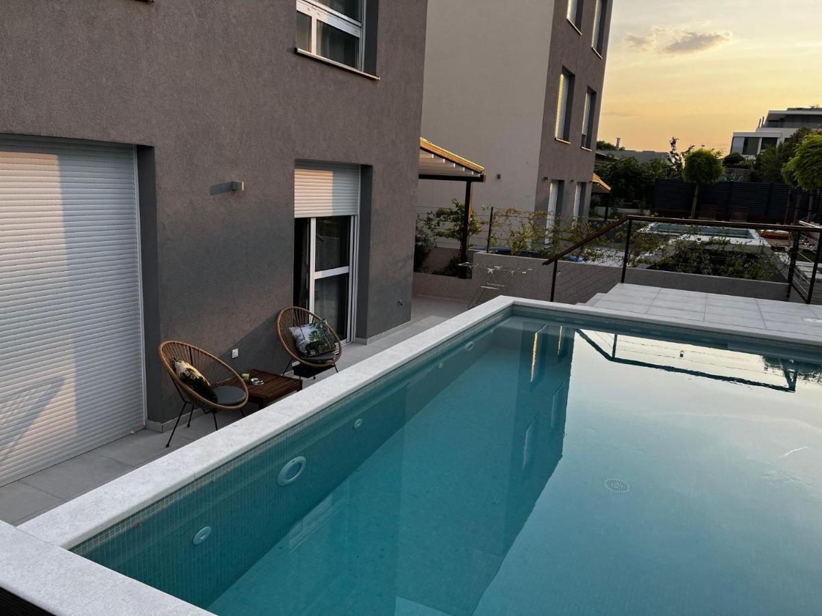 Cozy Seaside Apartment With Pool & Terrace Split Bagian luar foto