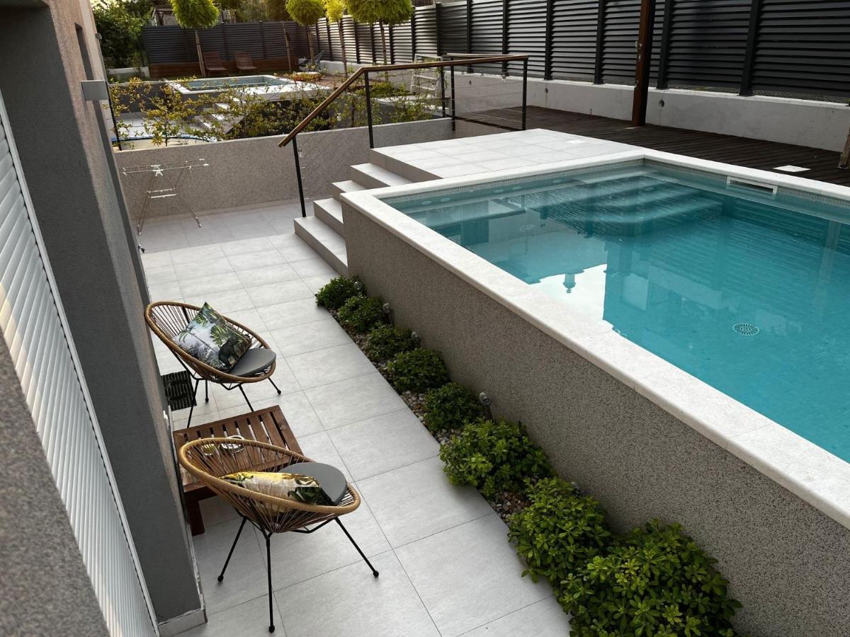 Cozy Seaside Apartment With Pool & Terrace Split Bagian luar foto